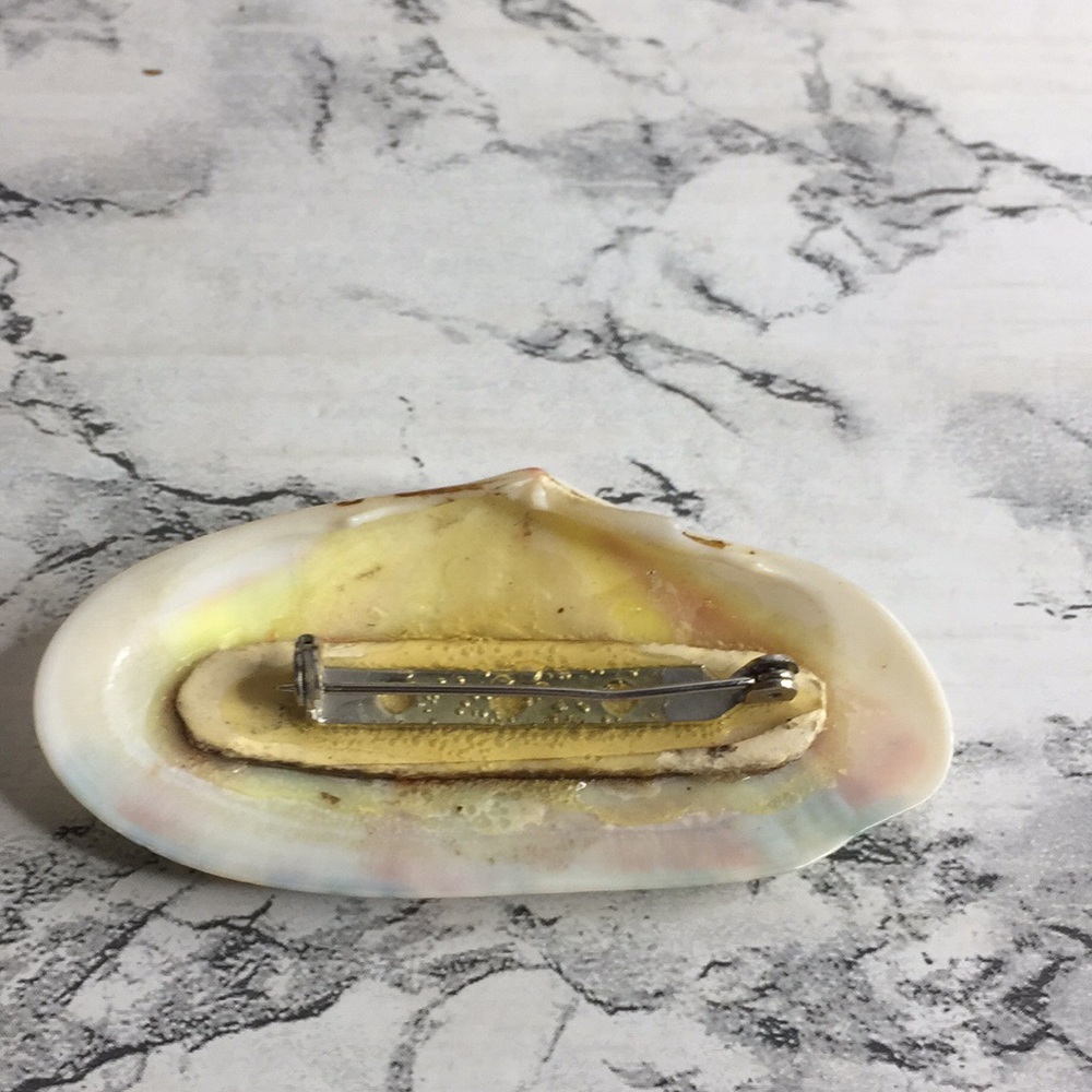 vintage Hand Painted Signed Tropical Hawaiian Folk
Art Oyster Shell Brooch - Picture 7 of 8